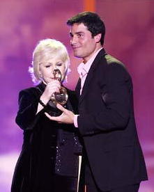 PREMIOS LO NUESTRO 2001